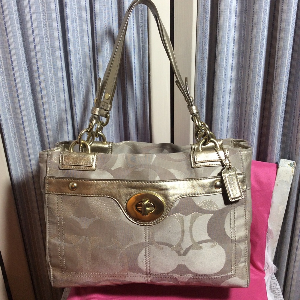 #877 Coach Purse EUC
